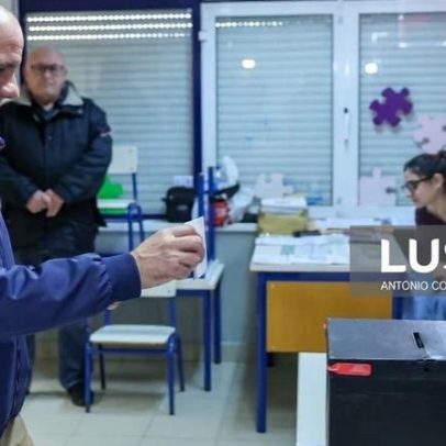 Paulo Raimundo vota rapidamente e faz apelo à participação