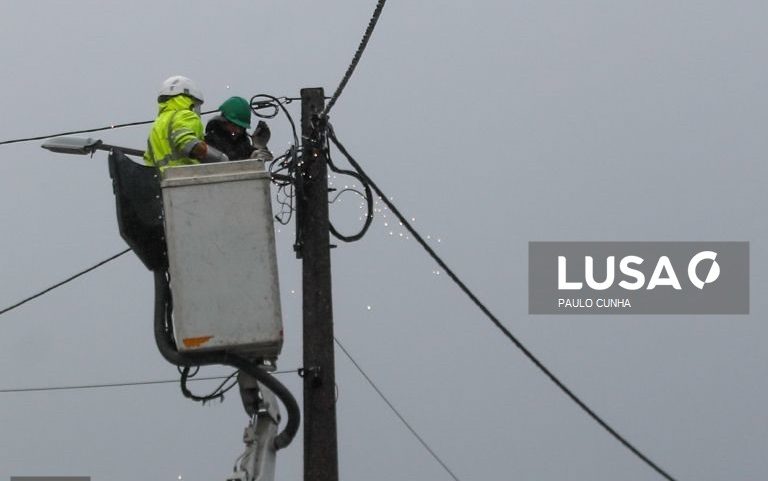 Cerca de 14 mil clientes afetados pela depressão Kristin ainda sem eletricidade