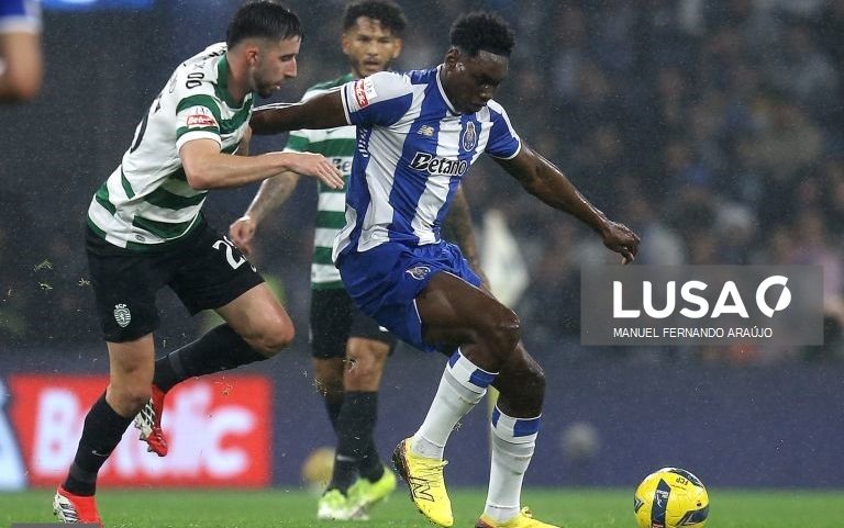 Samu sofre entorse no joelho direito frente ao Sporting e tem época em risco