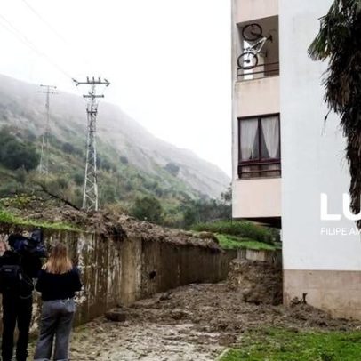 Deslizamento de terras obriga retirada de 31 pessoas na Costa da Caparica