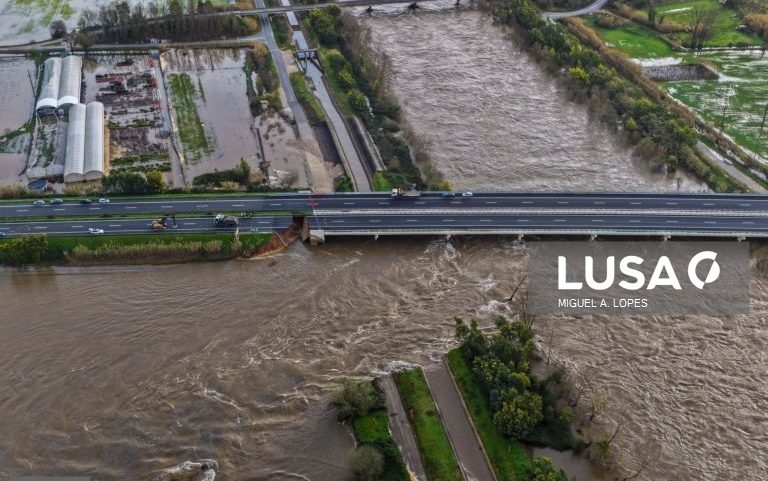 Intervenção concluída no dique que rompeu no rio Mondego, em Coimbra