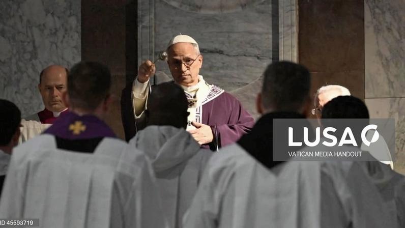 Papa inicia Quaresma com alerta sobre “estruturas de pecado” em “mundo a arder”