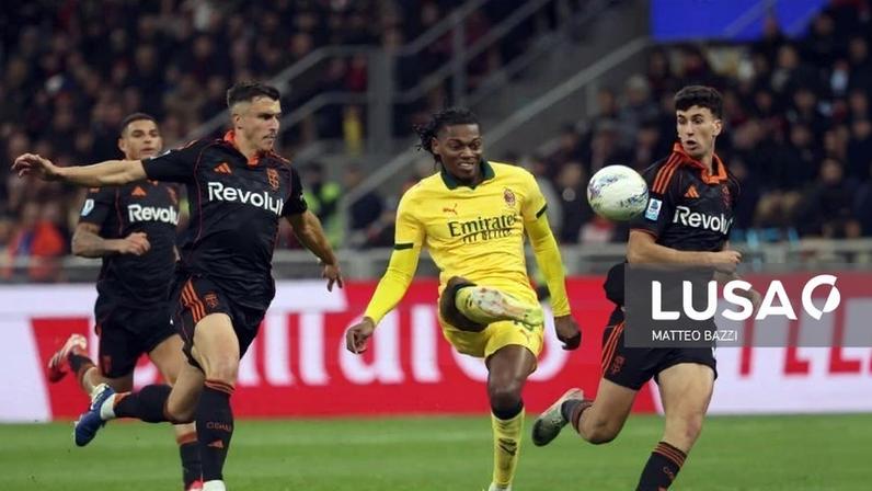 Rafael Leão marca de chapéu no empate cedido pelo AC Milan ao Como