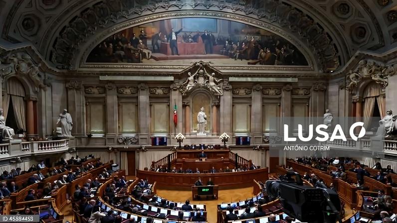 Oposição contra “truques” no ‘lay-off’, PSD e CDS condenam “propostas populistas”