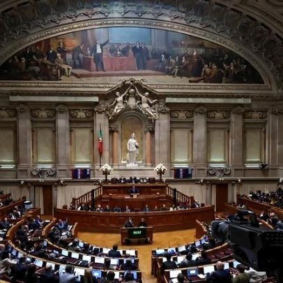 Parlamento debate lay-off pago a 100% oposição a favor da medida contra Governo