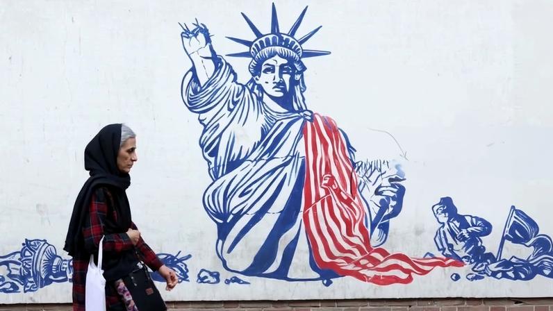Protestos estudantis em nove universidades no Irão com apelos à morte do ayatollah