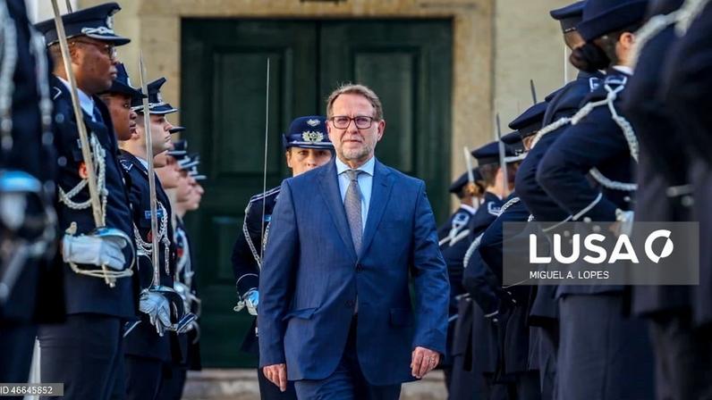 Ministro da Administração Interna afirma estar absolutamente blindado