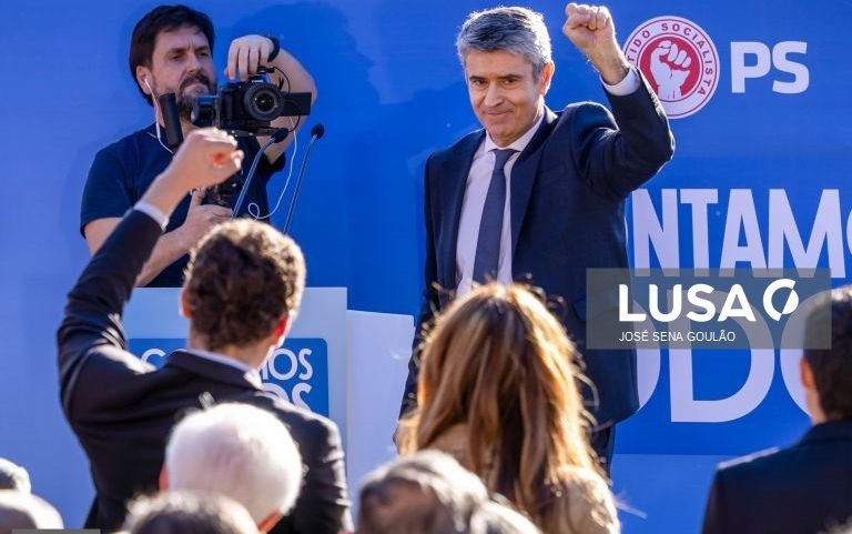 Carneiro defende que a sua liderança uniu o PS quando o “declínio parecia irreversível”