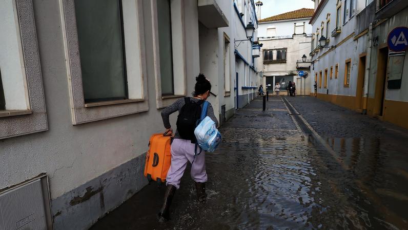 Alerta de Cheia em Coruche! Casas evacuadas e risco de galgamento do muro em Coruche