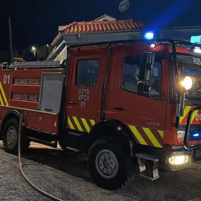 Incêndio em garagem provoca danos avultados em Oliveira de São Mateus
