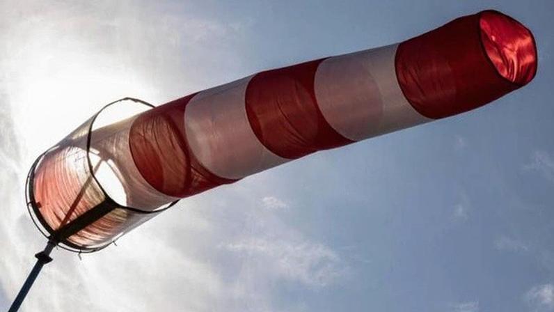 Aviso de vento forte esta noite e de agitação marítima a partir de amanhã