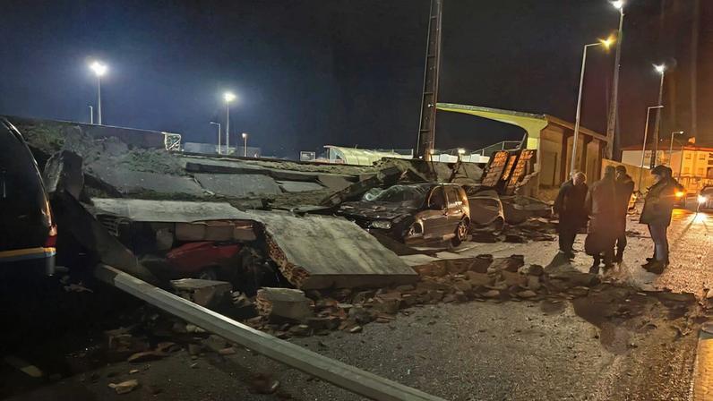 Desabamento de muro de campo desportivo destrói duas viaturas em Tábua