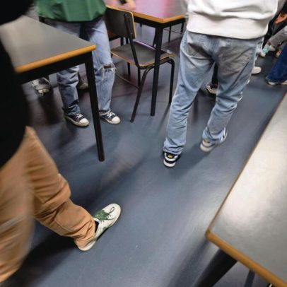 Trabalhadores escolares obrigados a descer de escalão devolvendo €9 000