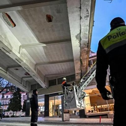 Rua Sá da Bandeira reabre totalmente ao trânsito esta tarde