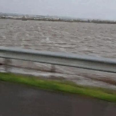 Água aproxima-se da A14 em Montemor-o-Velho devido à cheia do Mondego