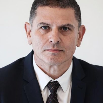 Invisibilidade levou à demissão de funcionário, diz empresa