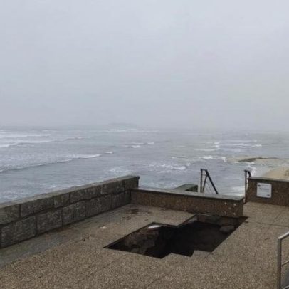 Obra de emergência trava derrocada do paredão de Moledo