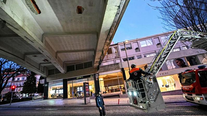 Via foi cortada na segunda-feira