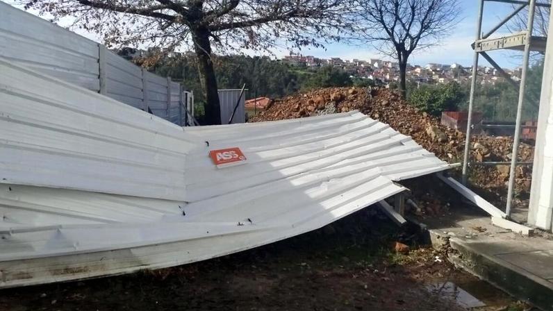 Chapa de proteção das obras caiu durante o fim de semana