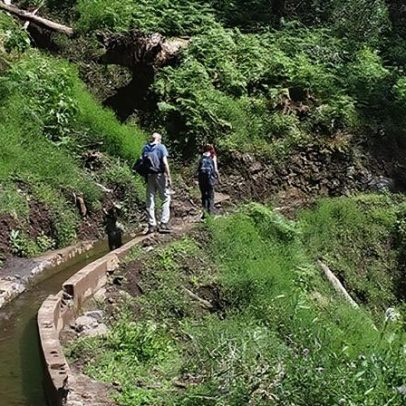 Bombeiros encontram casal de turistas que pediu auxílio no Curral