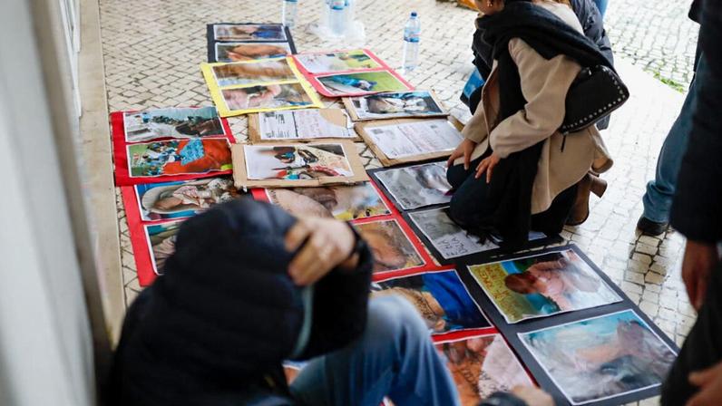 Protesto de pais contra maus-tratos aos filhos na creche