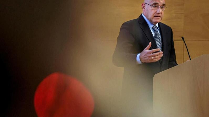 Passos Coelho abordou também o aparente impasse negocial na reforma laboral, desafiando o Governo a abrir "a mesa negocial a outras reformas"