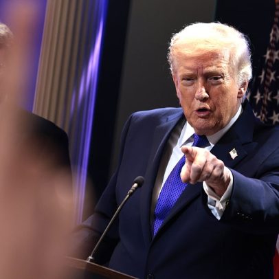 Trump anuncia tarifas globais de 10% após decisão do Supremo Tribunal