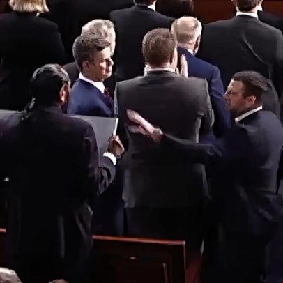 Democrata expulso após protesto durante discurso de Trump