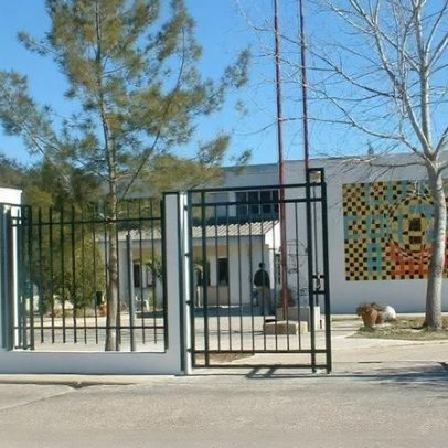 Escola afasta funcionário por conduta sexual diante de alunos