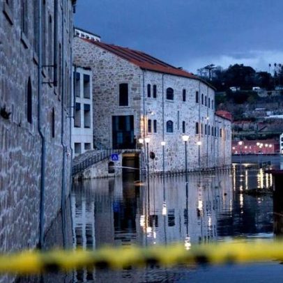 Sobressalto junto ao Douro em Gaia: mar está a aceitar a água
