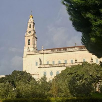 Cerca de 120 bombeiros instalados num centro do Santuário de Fátima