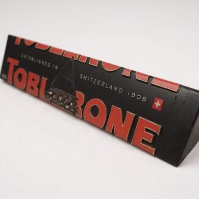Toblerone retira dois lotes de chocolate negro em Espanha por rótulo incompleto