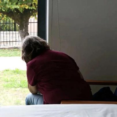 Quatro perfis psicológicos associados a ideias suicidas em idosos em lares