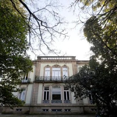 Casa dos Livros exibe centenas de prateleiras com espólios de escritores