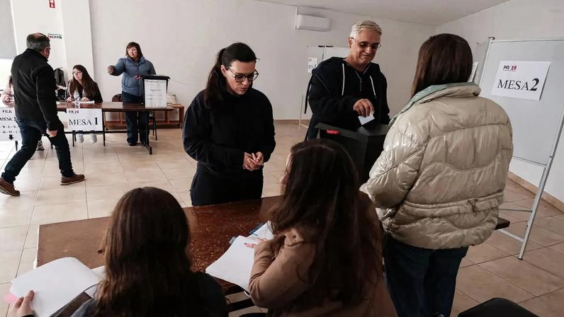 A votação na freguesia de Bidoeira de Cima, no concelho de Leiria, esteve interrompida após uma falha de energia elétrica