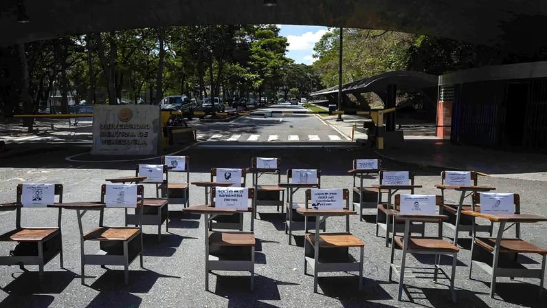 A Universidade Central da Venezuela (UCV) é uma das mais prestigiadas do país. Na imagem, um protesto pela libertação dos estudantes presos pelo regime.