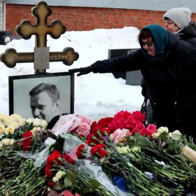 Mãe de Navalny exige justiça para o filho assassinado