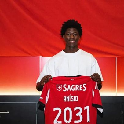 Benfica renova com Anísio Cabral