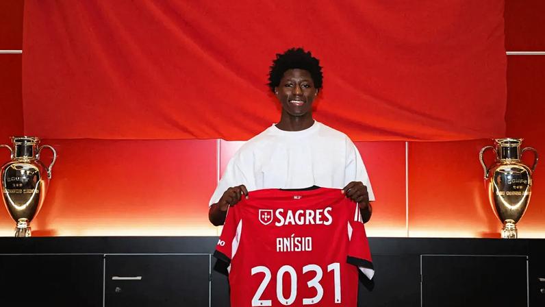 Anísio Cabral já marcou dois golos pela equipa principal do Benfica
