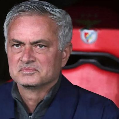 Mourinho enfrenta duelo decisivo em Madrid, atento à arbitragem de Anthony Taylor