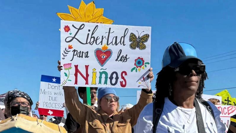 O bebé estava detido com a família no centro de Dilley, onde permanecem 1400 pessoas, das quais 400 são menores