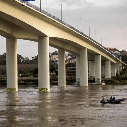Barco naufragado no Douro encontrado em praia de Vila do Conde