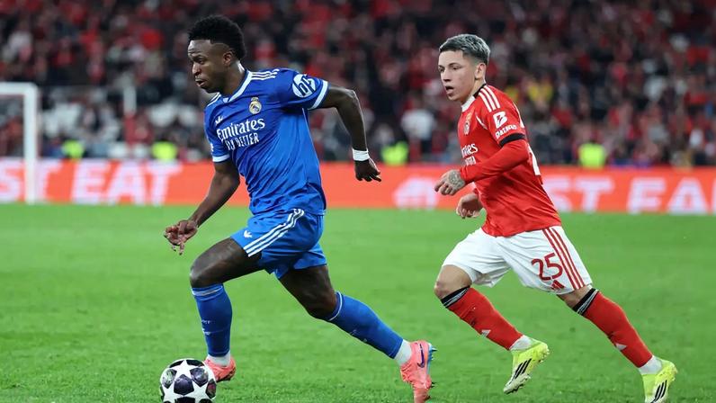 Poste de eletricidade destruído devido ao mau tempo, em Salvaterra de Magos