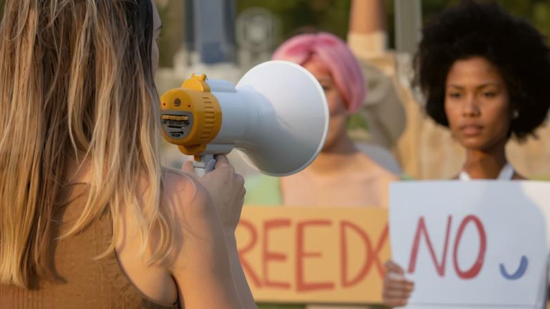 Entidade critica quem usa o discurso de ódio para "lucrar" e fazer "espetáculo público"