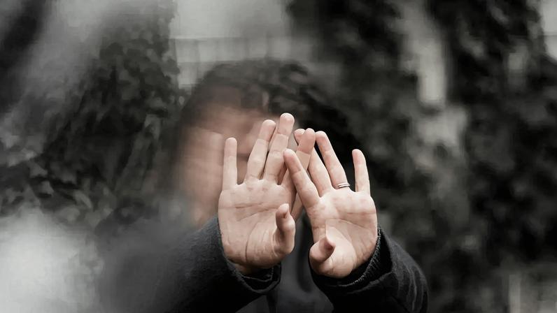 Judiciária deteve pai que abusava de filha, com um familiar