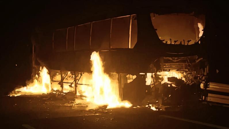 Internacional assistiu e marcou no triunfo parisiense