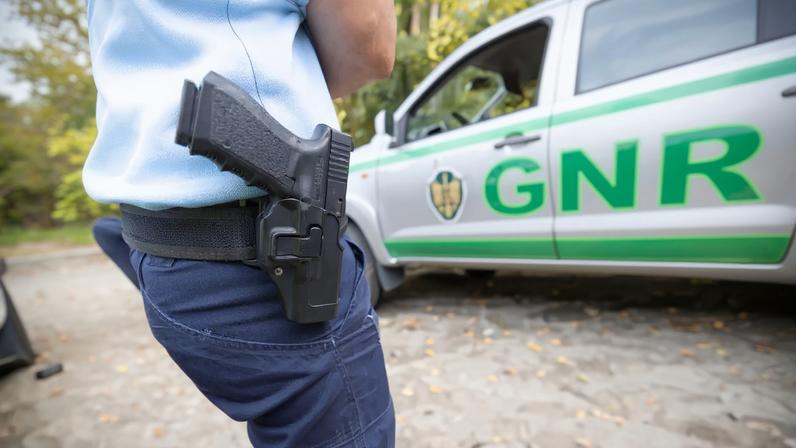 O incêndio na Rua do Norte começou às 6.40 horas e já foi extinto