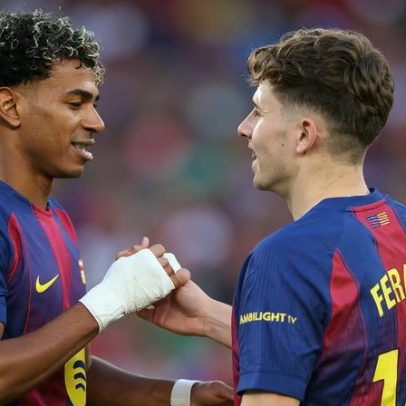 Barcelona vence o Levante e recupera liderança da Liga espanhola
