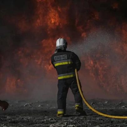 Chamas consomem armazém em Óbidos causando destruição
