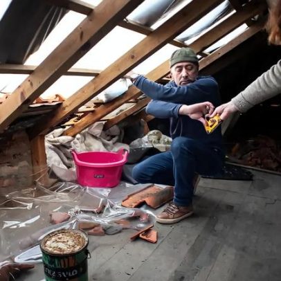 Emigrantes percorrem milhares de quilómetros para reparar casas